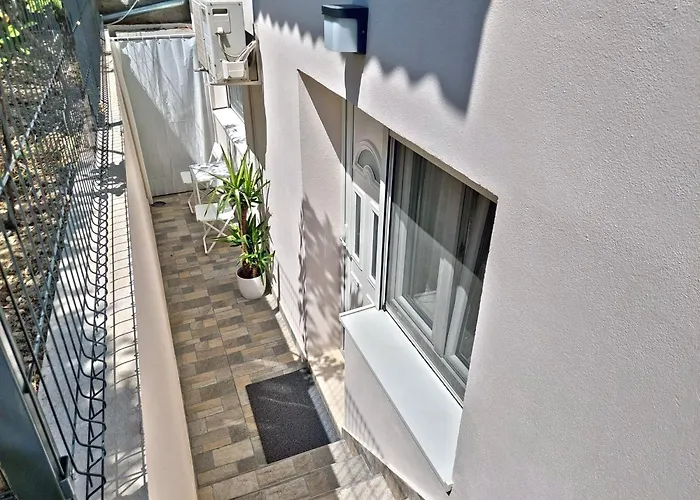 Sonniger Rueckzugsort Mit Privatparkplatz By Interhome