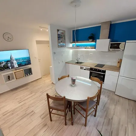 Sonniger Rueckzugsort Mit Privatparkplatz By Interhome