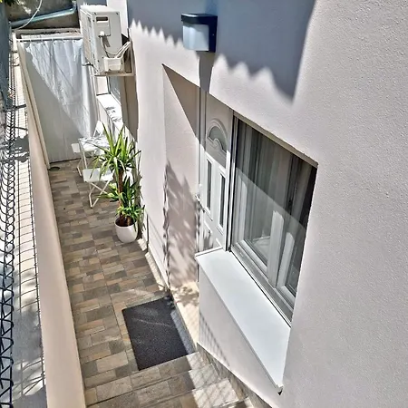 Sonniger Rueckzugsort Mit Privatparkplatz By Interhome